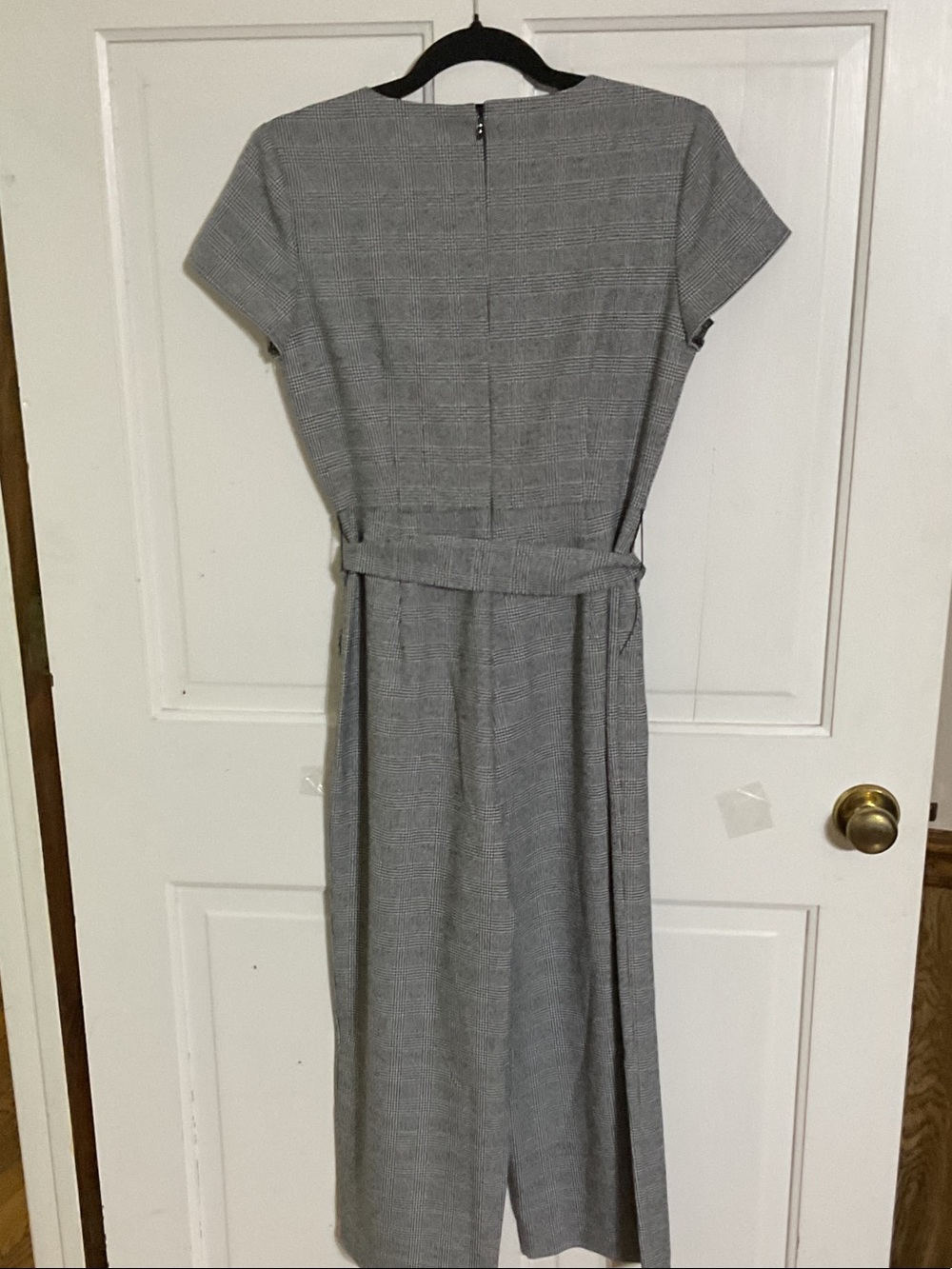 Ann Taylor Gray Plaid Short-Sleeve Tie-Waist Jumpsuit - Picture 4 of 5